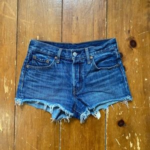 Cute dark denim Levi shorts